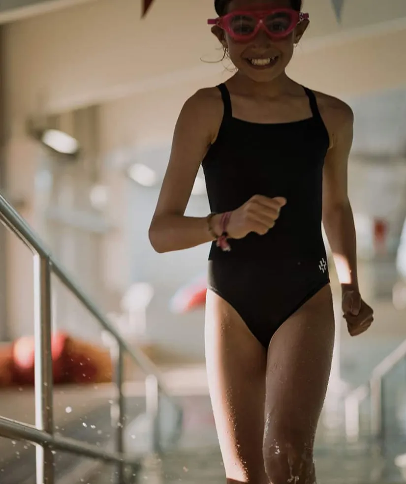 Outlet Watery badedragt til piger - Freestyler Solid - Sort
