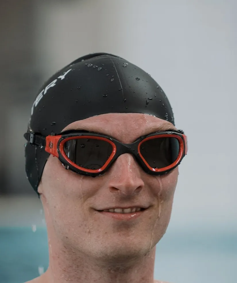 Outlet Watery motions svømmebriller - Raven Active - Sort/rød 1.0