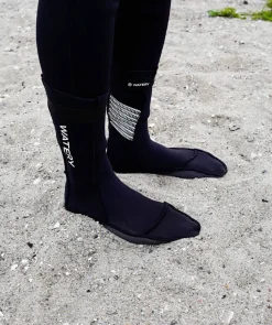 Discount Watery neopren sokker til åbent vand - Calder Pro (2mm) - Sort